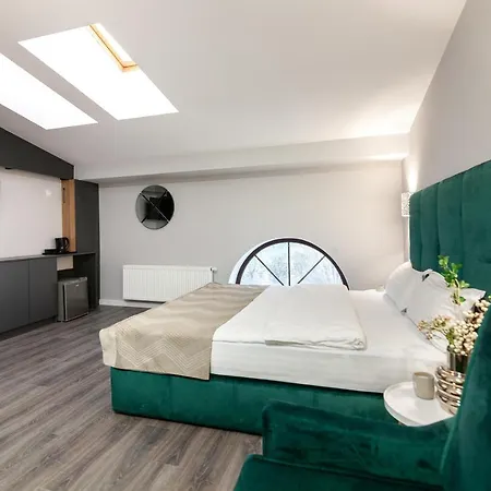 Austrian 3*